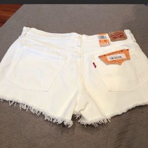 Levi White Cut Off Shorts